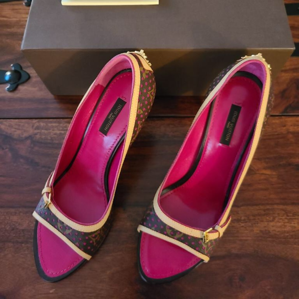 NWT Louis Vuitton Heels Size 39